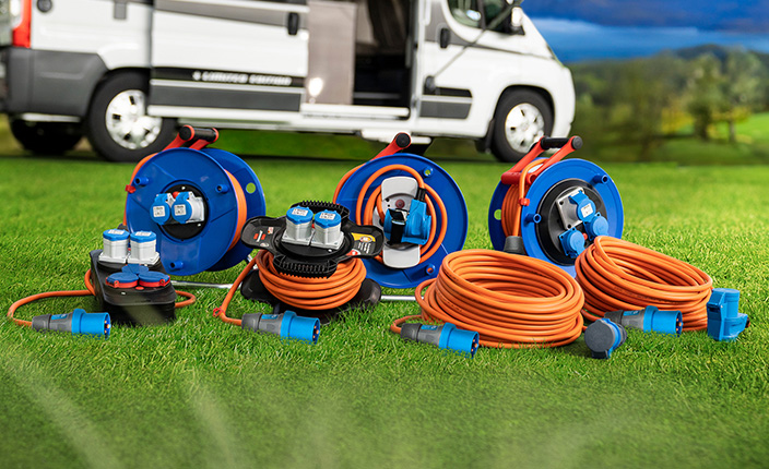 Darstellung von Verlängerungskabeln von Brennenstuhl auf einer Wiese