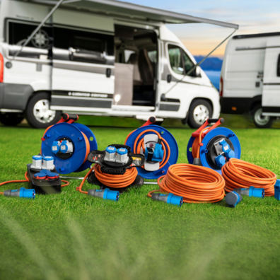 Darstellung von Verlängerungskabeln von Brennenstuhl auf einer Wiese