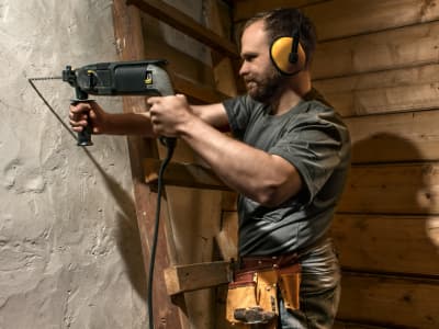 Handwerker mit Abbruchhammer