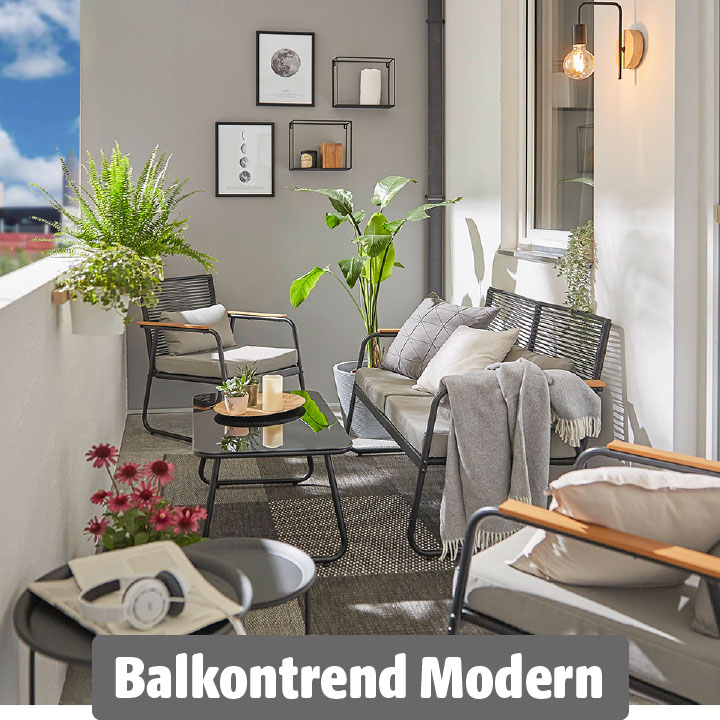 Moderner Balkon mit schwarzem Metallgestell-Mobiliar, grauen Polstern, minimalistischem Couchtisch, Pflanzendeko und gemütlichen Kissen und Decken.