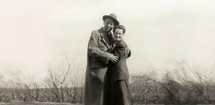 Schwarz weiß Bild von zwei älteren Menschen