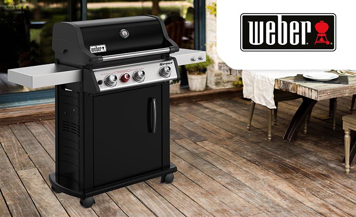 Ein Grill von Weber auf einer Terrasse