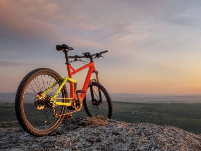 Crossbike auf Berg